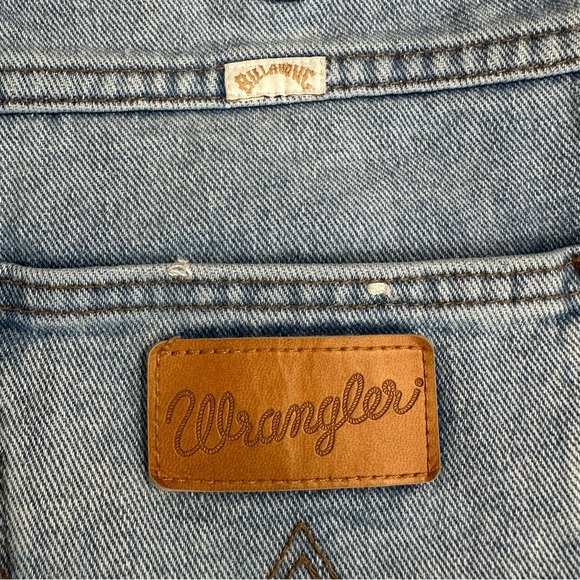 Wrangler x Billabong "Showdown" cutoff shorts, sz. 25, patches, denim, summer - Picture 6 of 11